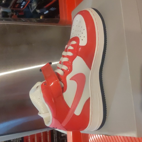 NWOT NIKE Air forces youth size 7 white/dynic pink hyper red - Picture 3 of 9